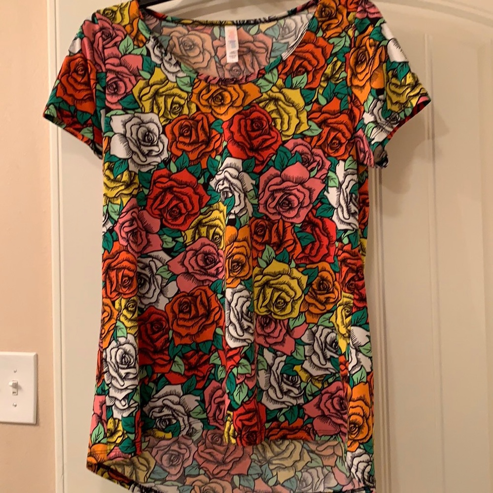 Lularoe short-sleeved shirt